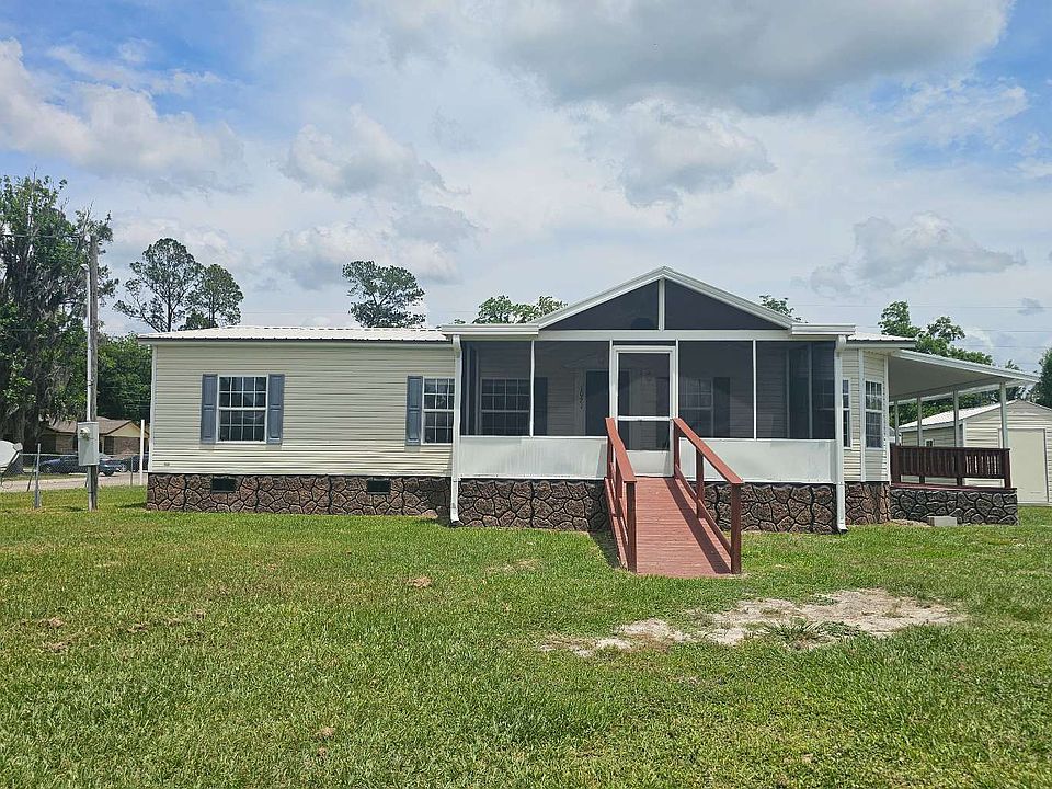 1st image of 1021 NE Cummings Way