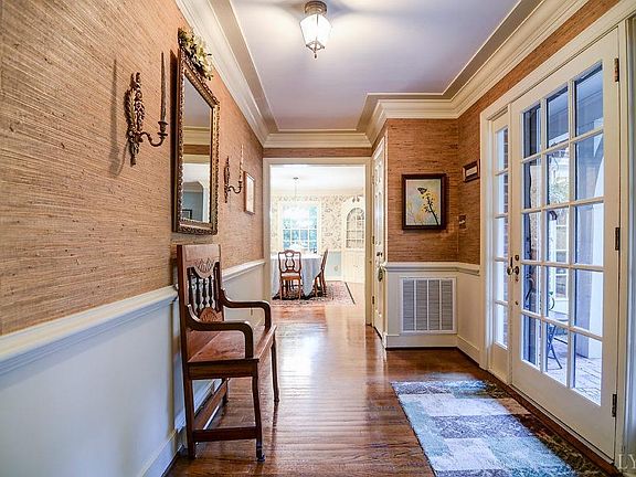 4th image of 213 Ashmont Ct