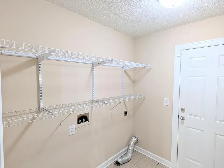 102 W Kilburn Cir — Photo 30