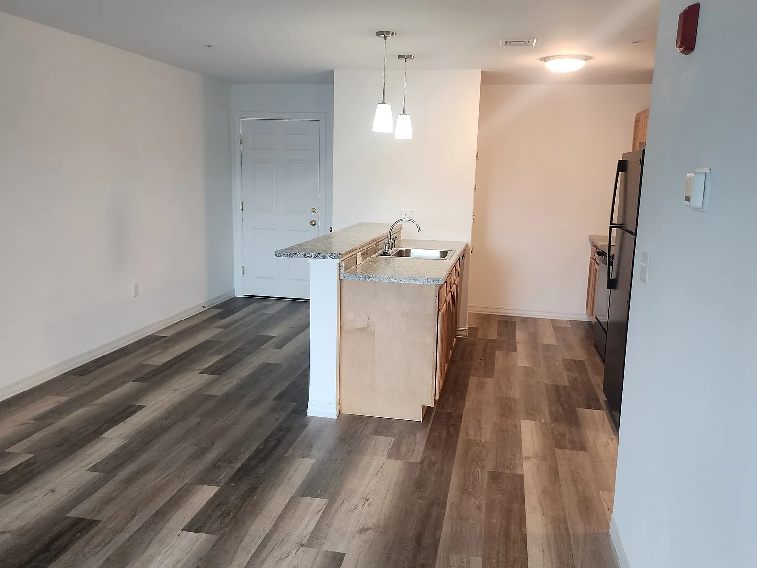 2 bed, 850 sqft, $2,500 — Photo 3