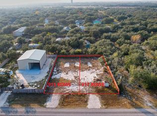 915 Rowe St, Rockport, TX 78382