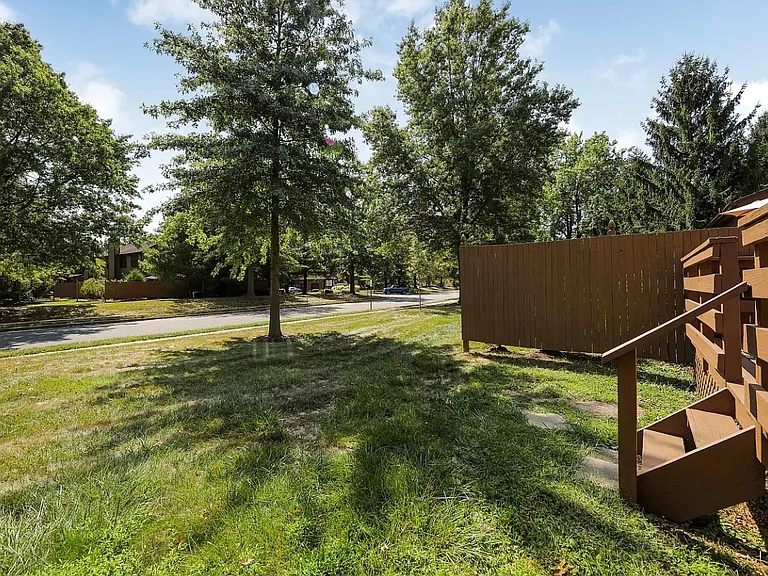 58 Danielle Ct — Photo 40