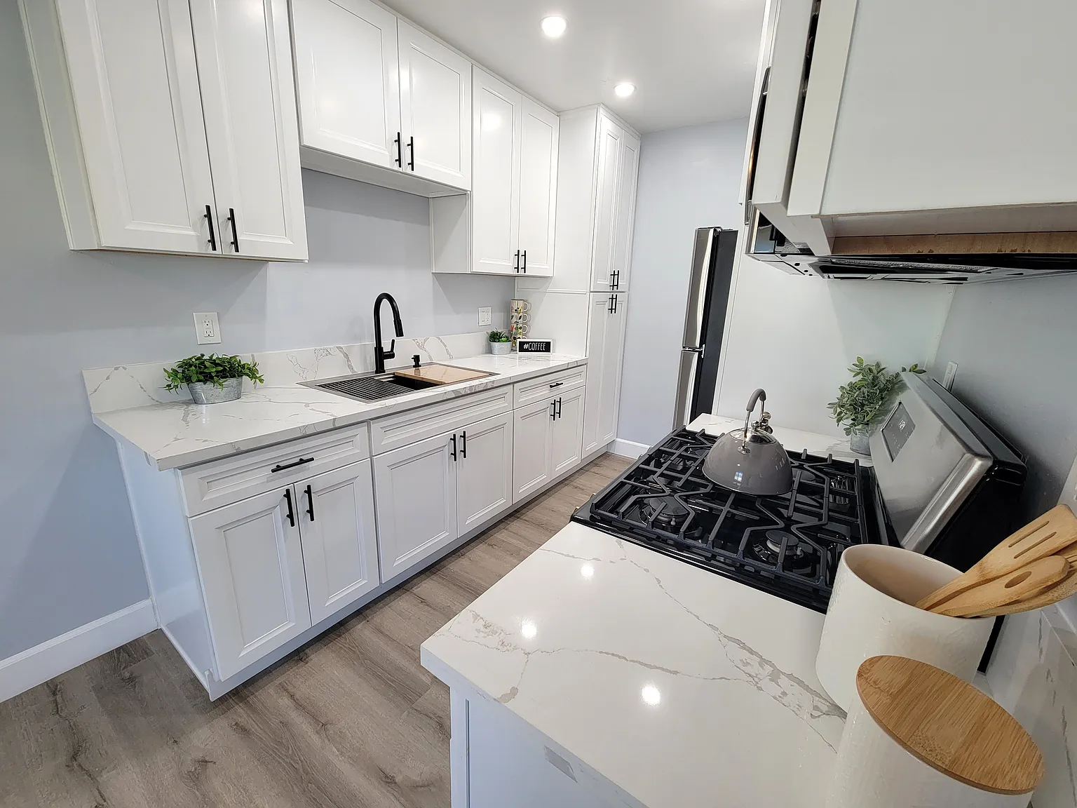 Welcome to Pacific View Apartments — Photo 3