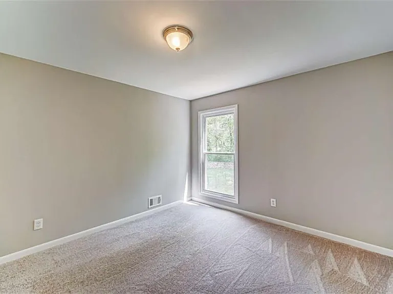 2218 Woodfern Dr — Photo 35