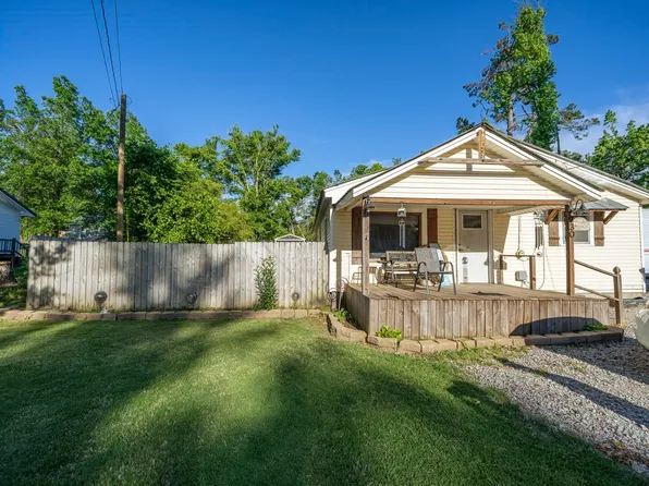 730 Cravens Dr, Savannah, TN 38372