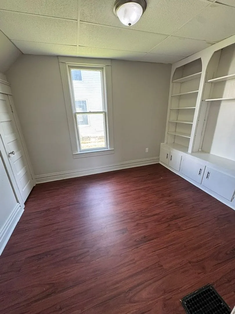 704 Davis St. — Photo 4