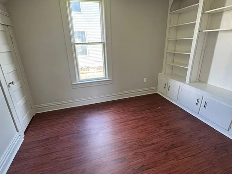 704 Davis St — Photo 4