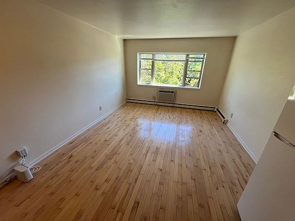 2nd image of 2030 N Oakland Ave APT 305