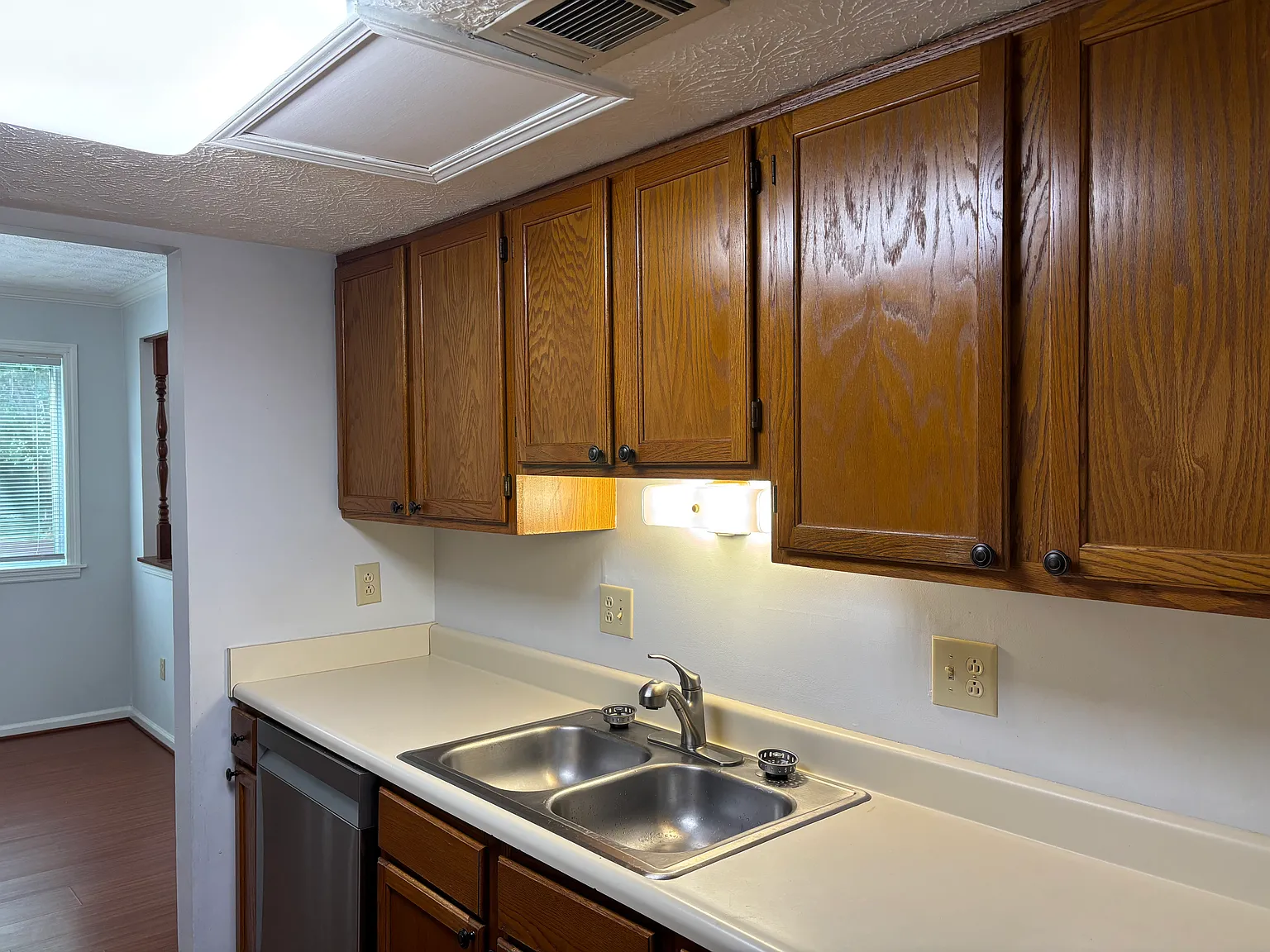 2 bed, 2.5 bath, 1280 sqft, $1,450 — Photo 3