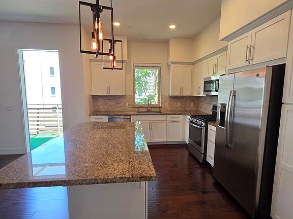 3rd image of 380 Riesling Ave Unit 33