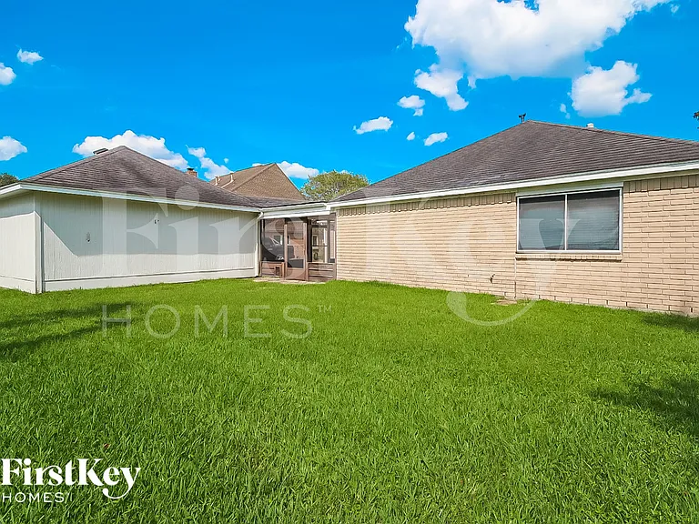 2303 Prestwick Dr — Photo 15