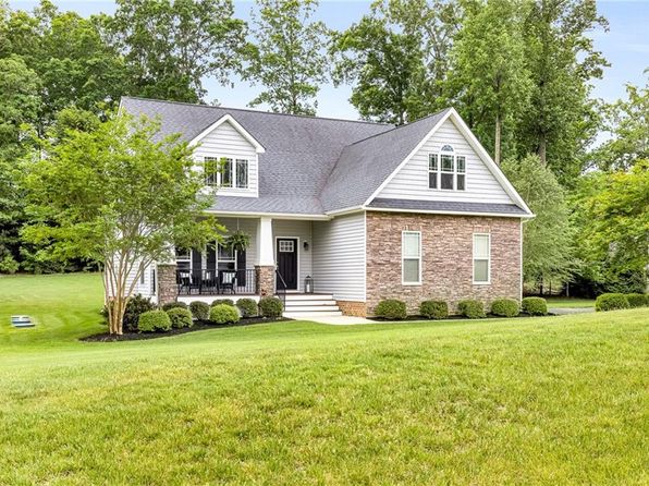 10527 Deerlake Dr, New Kent, VA 23124