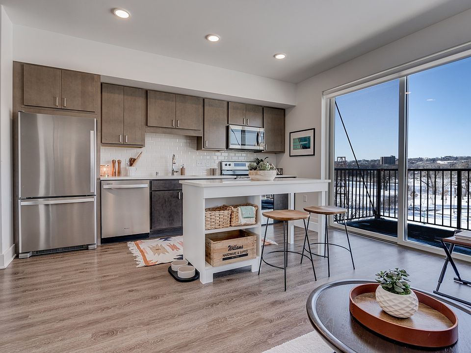 1st image of 84 Water St W #3491511