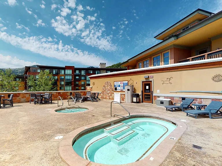 Sky Bridge / Plunge Pool / Hot Tub / Fire Pit