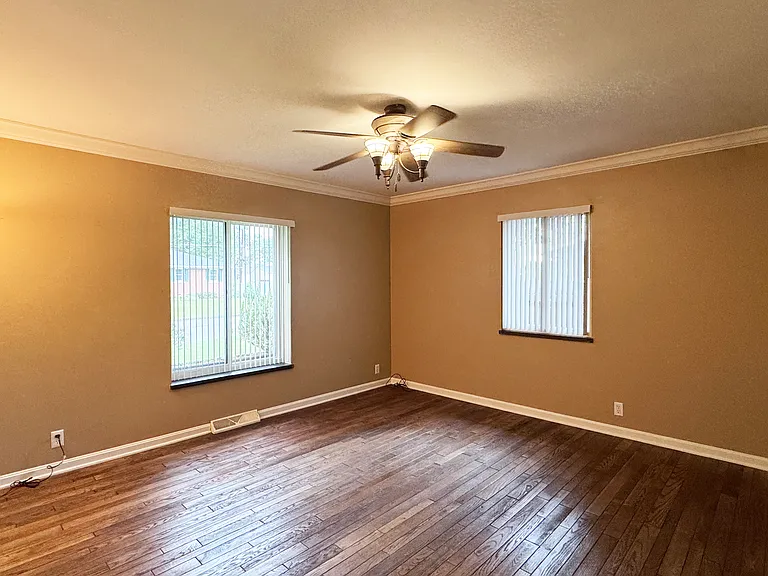 1630 S Walnut Ln — Photo 8