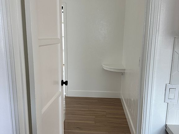 4th image of 2146 Pine Ave