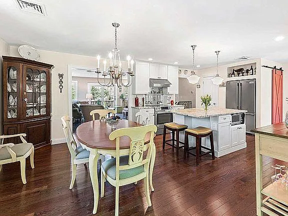 6 bed, 2300 sqft, $5,400 — Photo 4