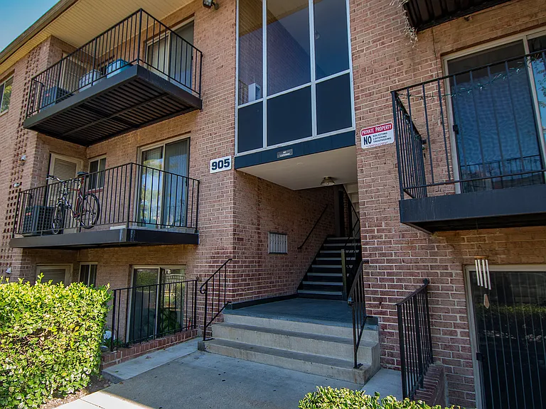 Glen Willow Apartments Building Exterior 17