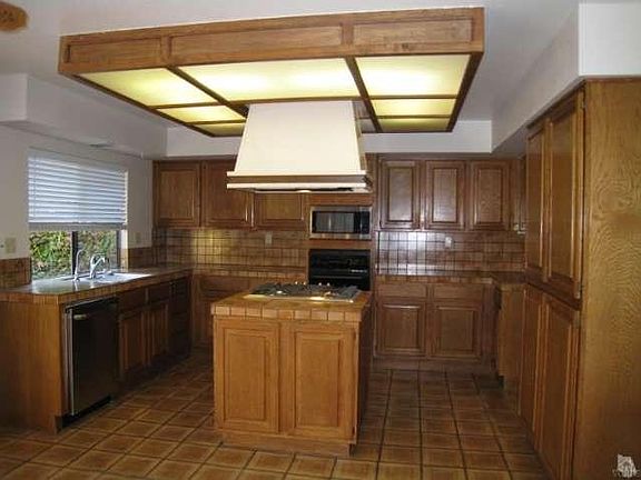 4th image of 29030 Tackaberry Ct