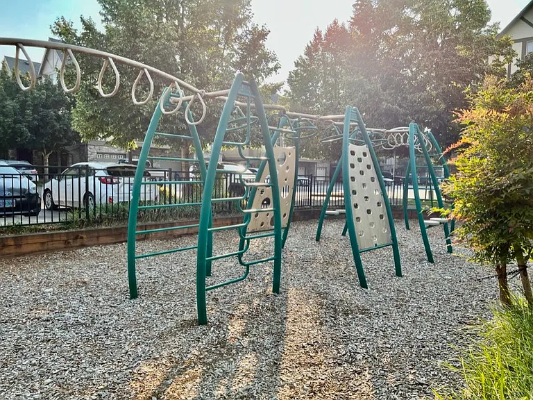 8005 NE Rockne Way — Photo 32