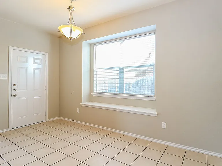 7905 Raton Ridge Ln — Photo 4