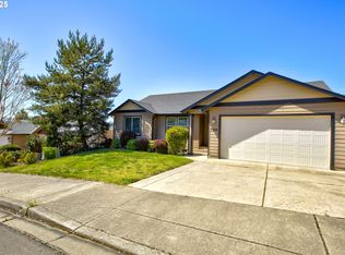 1920 NE Sunset St, Roseburg, OR