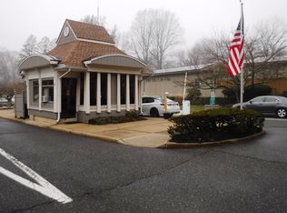 13 Lexington Ct, Red Bank, NJ 07701