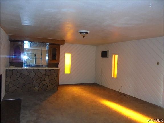 4th image of 1609 Villa Ln