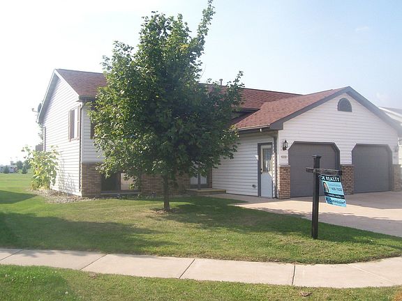 3755 Western Ct Oshkosh, WI 54901