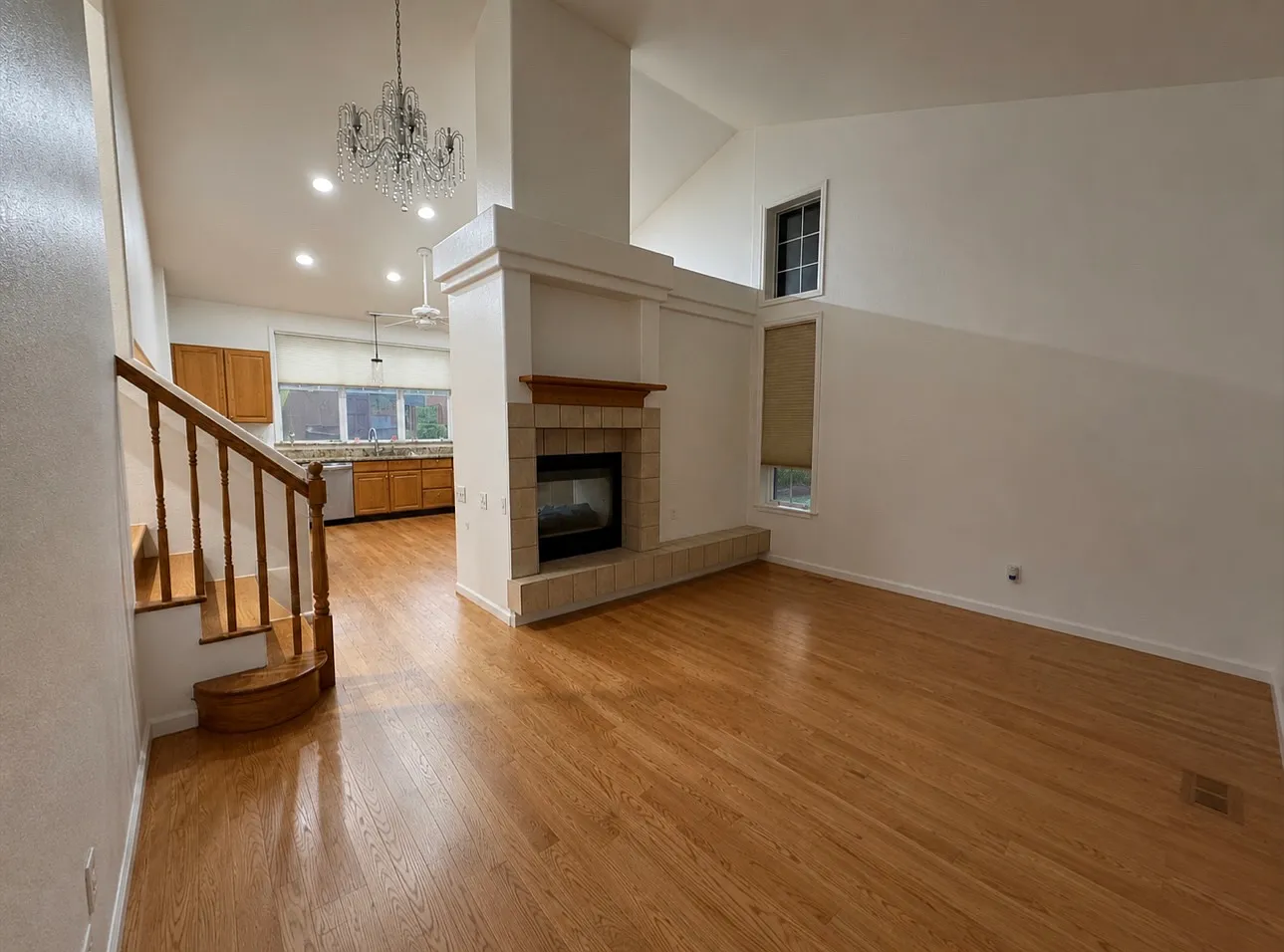 3 bed, 2160 sqft, $2,800 — Photo 2