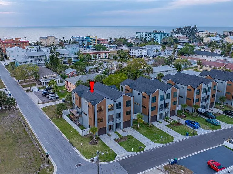 2200 Bay Blvd #A — Photo 4