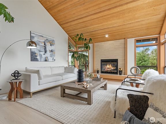 4th image of 4811 Somerset Dr SE