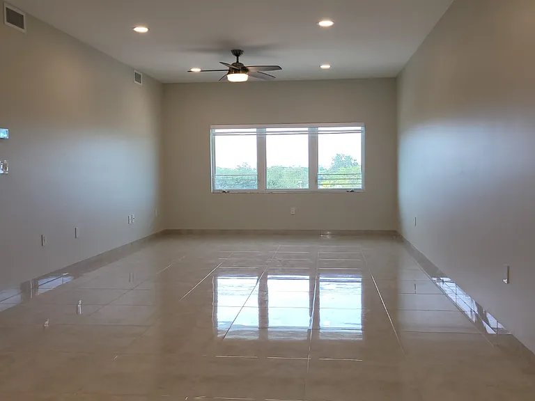 800 Capri — Photo 24