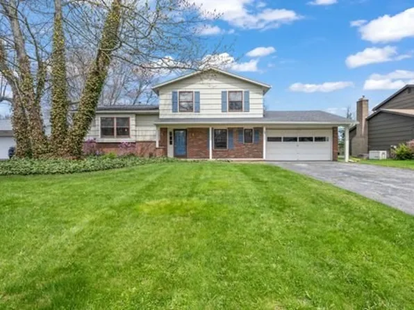 74 Hidden Spring Cir, Rochester, NY 14616