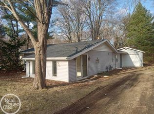 4028 Pine Grove Ave, Fort Gratiot, MI 48059