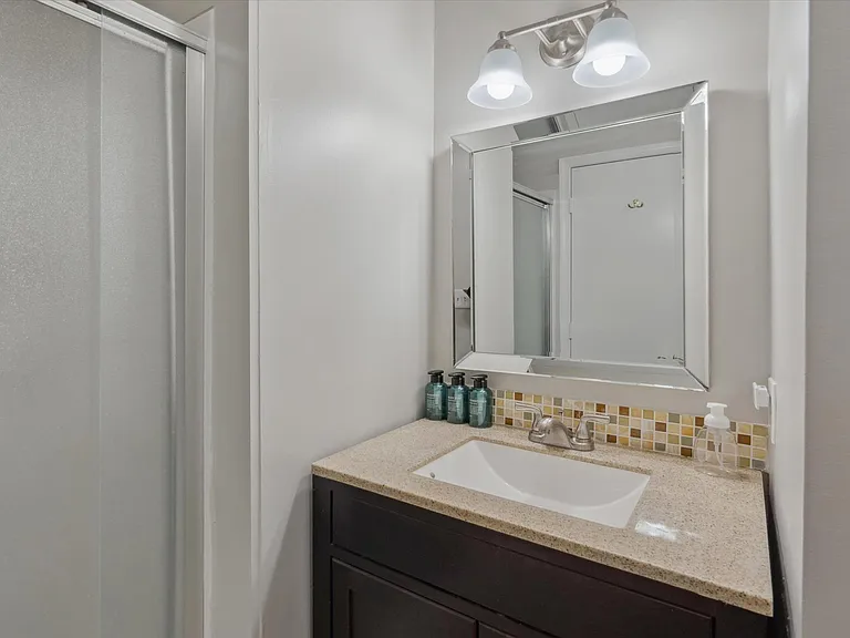 107 Barbary Ct — Photo 21