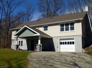 11 Summer Ln, Columbia, NJ