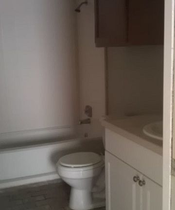 5th image of 1228 W Westchester Way