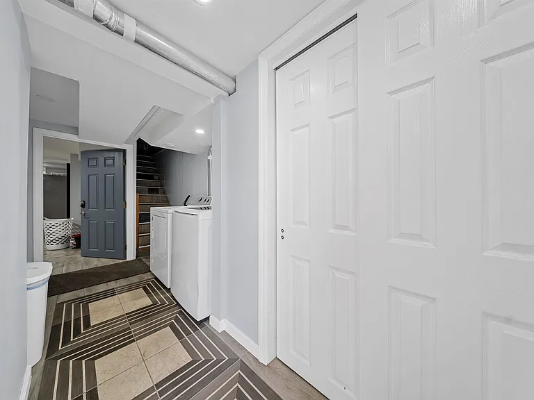 50 College St #1 — Photo 16