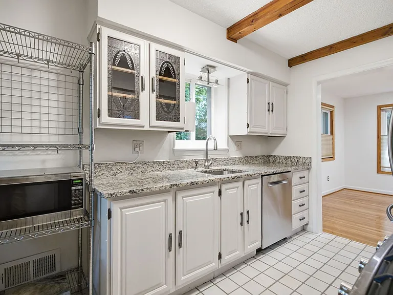 110 Devon Ct — Photo 8