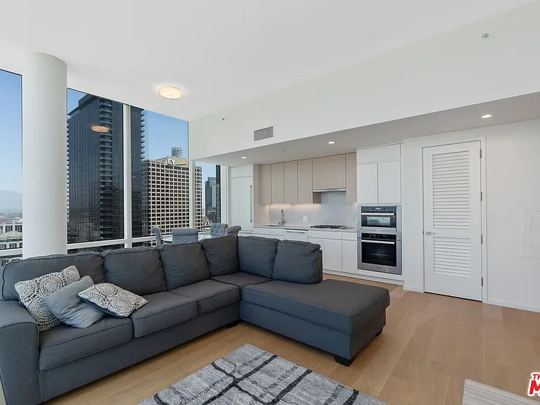 877 Francisco St #4202 — Photo 3