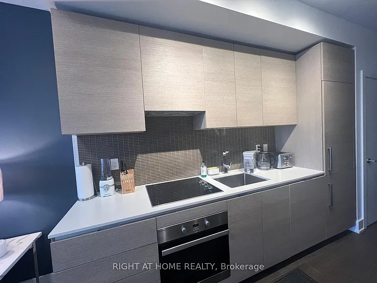 200 Bloor St W #1604 — Photo 5