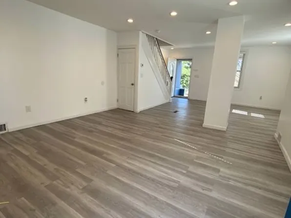 454 Undercliff Avenue image 4 of 16