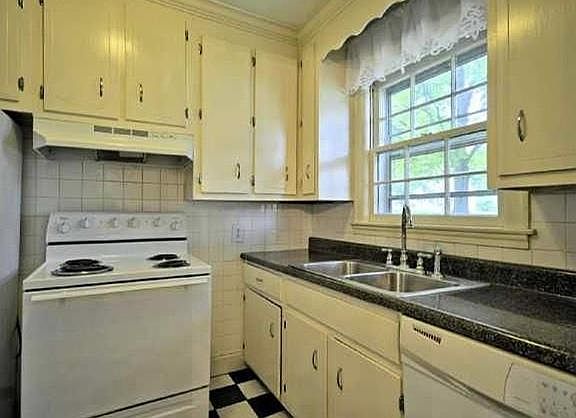 5th image of 150 Delmar Dr
