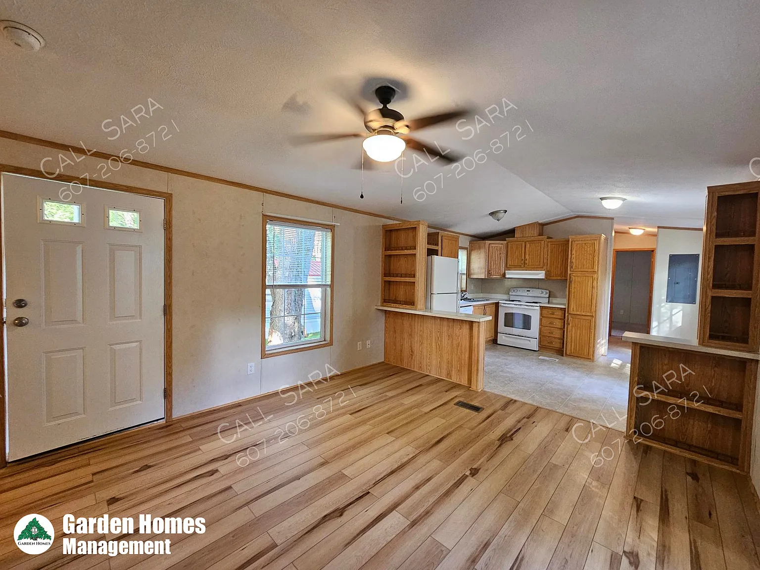3 bed, 924 sqft, $1,350 — Photo 3