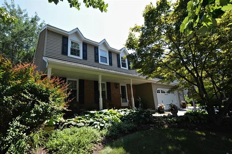 949 Pinetree Way photo 1