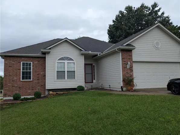 1608 NE Craigievar Ct, Blue Springs, MO 64014