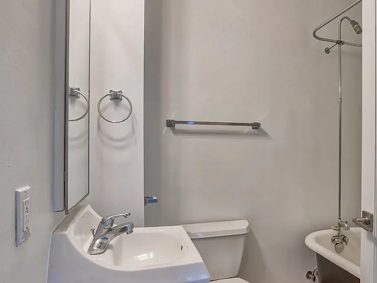 Cambrian Apartments — Photo 17