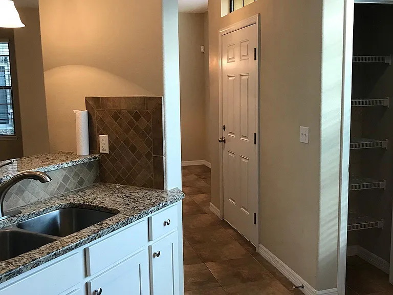 5736 Kinglethill Dr — Photo 2