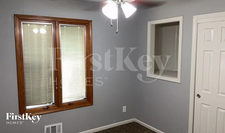 509 SW Victor Dr — Photo 11